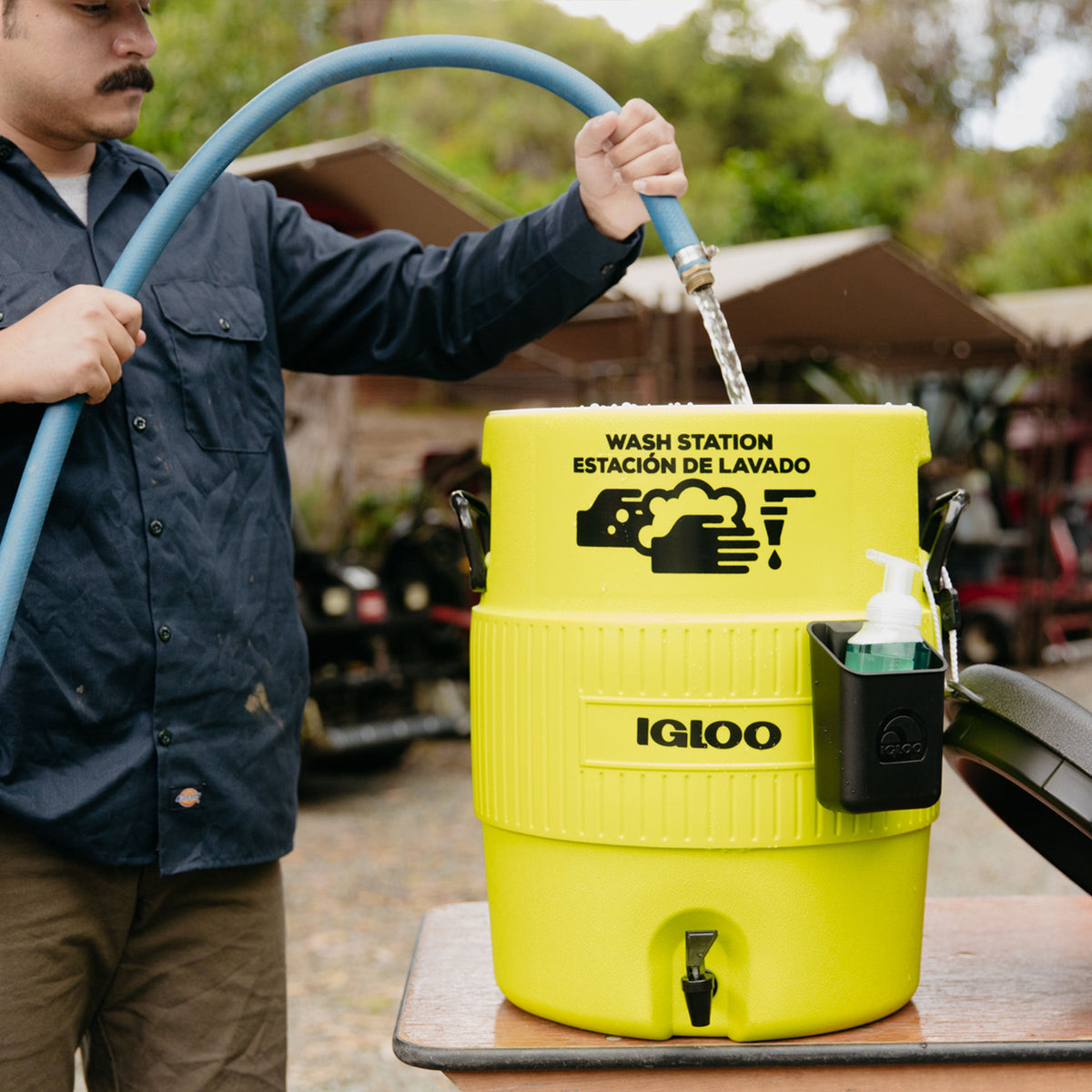 5-gallon-handwash-station-q9 00042260_lifestyle1.jpg