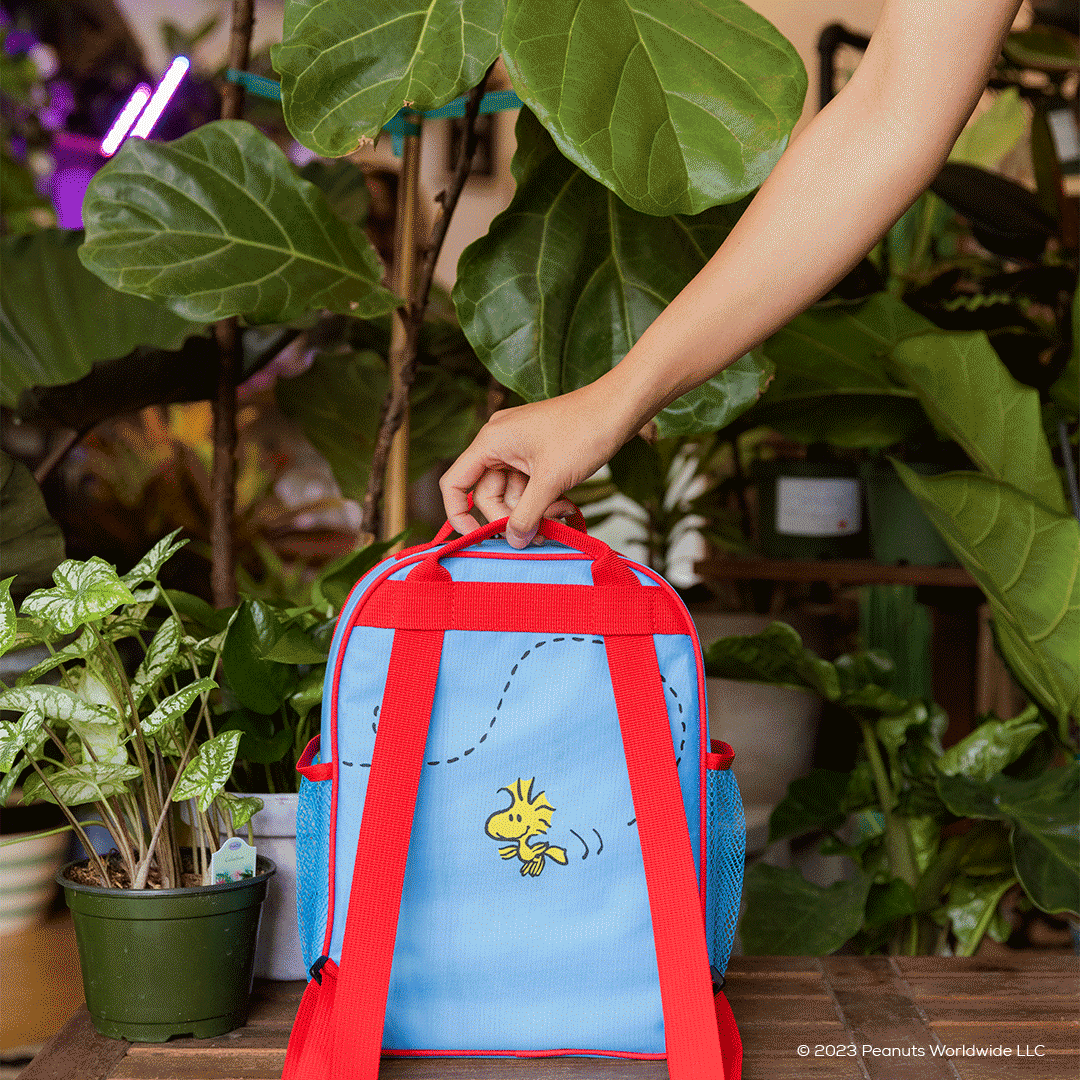 snoopy-mini-convertible-backpack-cooler-u2 Peanuts_Part_2_NATIVE_PDP_Backpack.gif
